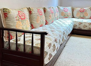 صالون للبيع