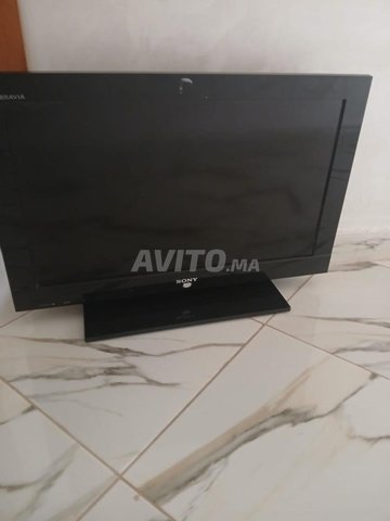 Téléviseur LCD LED  26 pouces 66 cm 16 9