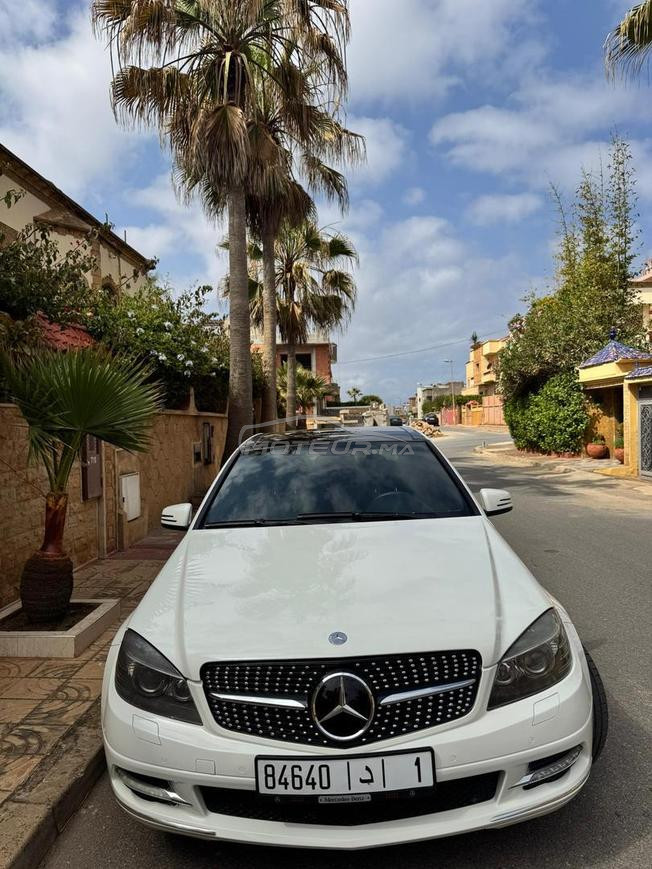 Mercedes Benz 220 en bonne état 
