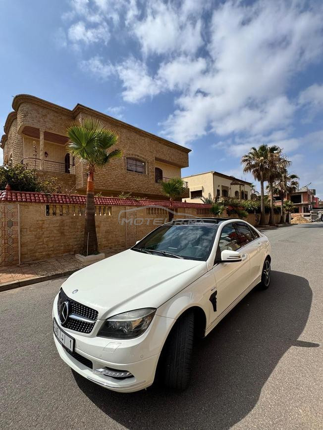 Mercedes Benz 220 en bonne état 