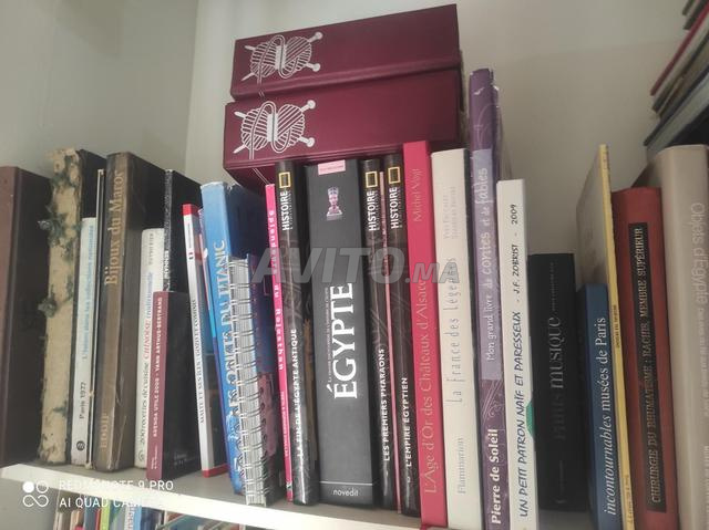 plusieurs livres histoires disponible  - 2