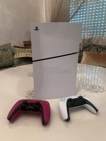 PS5 Slim digital 1 Tb avec 2 manettes