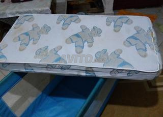 سرير للأطفال الرضع