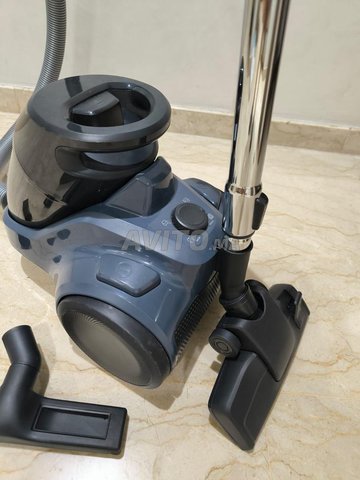 aspirateur cyclonique AEG 