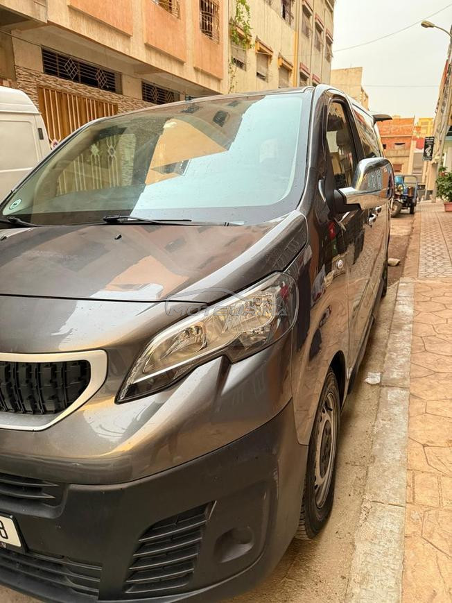 سياره عائليه 