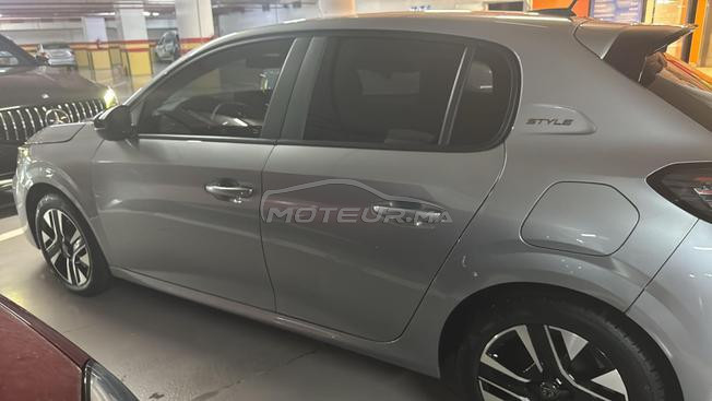 Peugeot 208 hybride 2025 1er main
