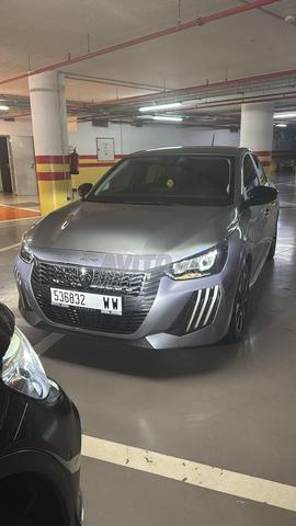 Peugeot 208 hybride 2025 1er main