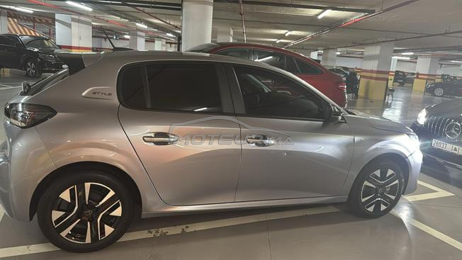 Peugeot 208 hybride 2025 1er main