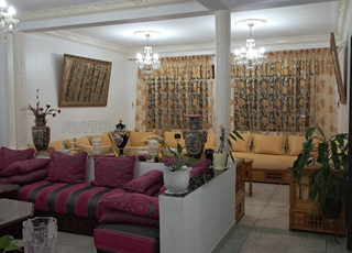 شقة كبيرة للبيع 