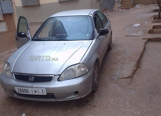 Honda Civic Essence Manuelle 1999 à Taza