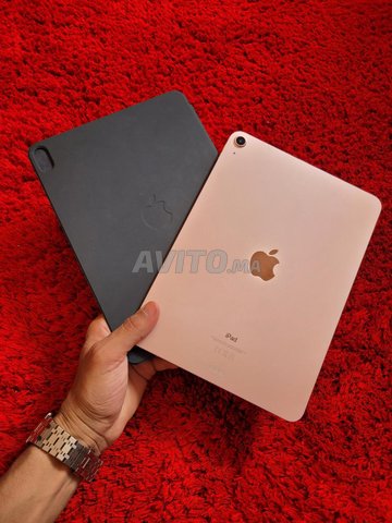 ipad air 4 WiFi 64g avec pochette original 