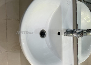 Lavabos pour salle de bain en excellent état 