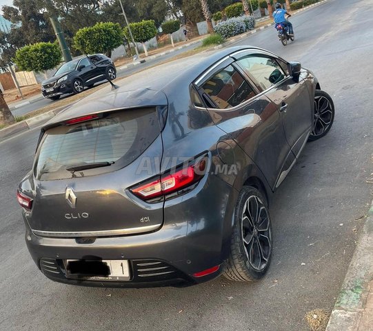 Clio très bon état 