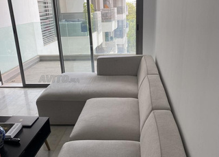 Canapé d'angle fixe avec table basse offerte