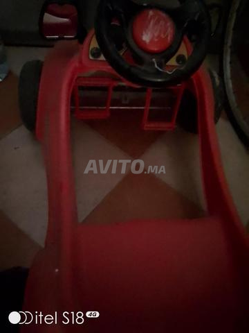 voiture a pédales en très bon état  - 2