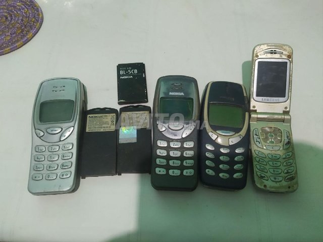 vintage collection nokia and samsung phones