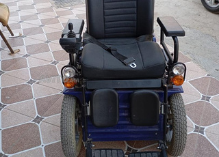    كرسي الكهربائي عملي ومريح للبيع 