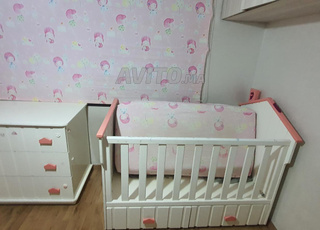 Chambre bébé/enfant bon état en Bois blanc et rose