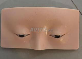 Modèle pour maquillage des yeux