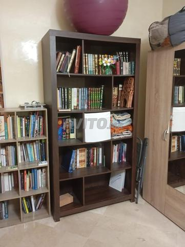 Grande bibliothèque en bois foncé 1200 DH