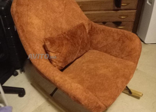 Fauteuil moderne en tissu brun 600 dh 