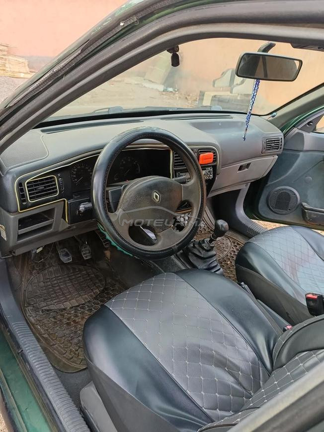 سيارة رينو 19