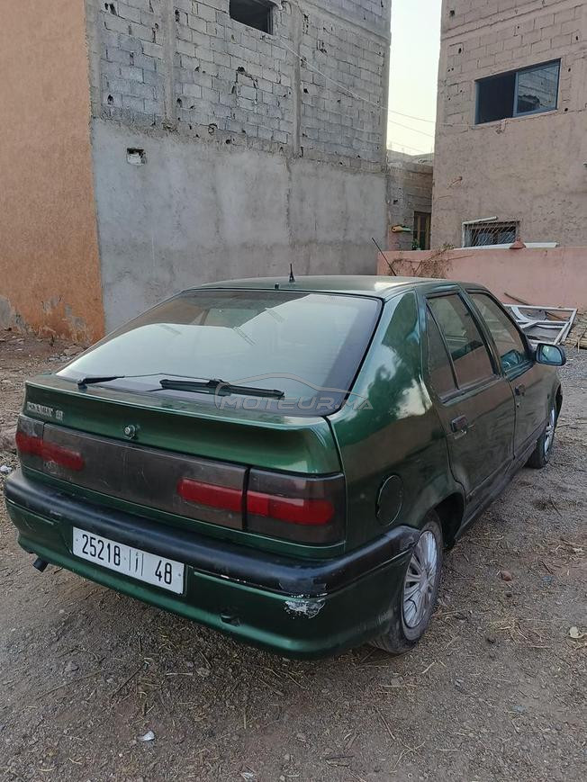 سيارة رينو 19