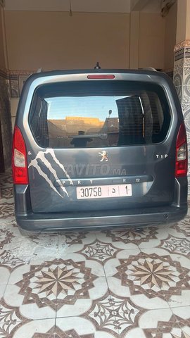   الله ما يسر لي مهتم مرحبا سيارة باقا نقية     