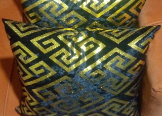 مخدات للبيع 