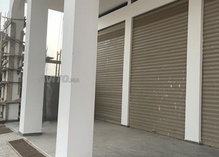 Local commercial avec mezzanine et  sous-sol 