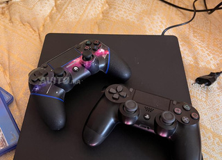 PS4 Slim très bon etat 