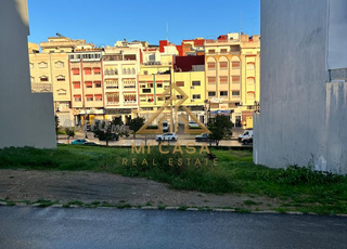 Terrains et fermes, à vendre