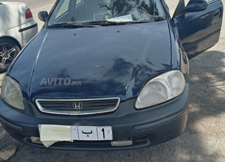 Honda Civic Essence Manuelle 1997 à Casablanca