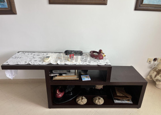 table carré et meuble 