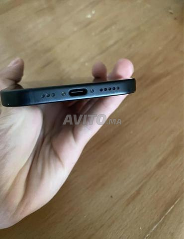 iPhone 15 officiel jamais t7al  - 2