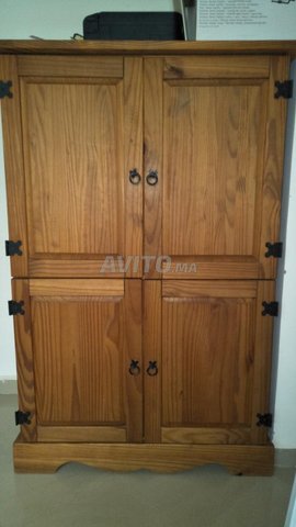 Armoire rustique en pin massif