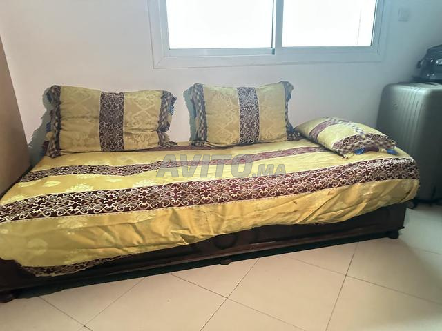 banquette de salon marocain avec coussins  - 2