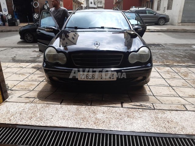 بيع سيارة مرسيدس C 220 W203 بريك في حالة جيدة جدا