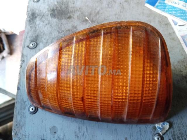 lebras de voiture Mercedes 240 gauche et droite 