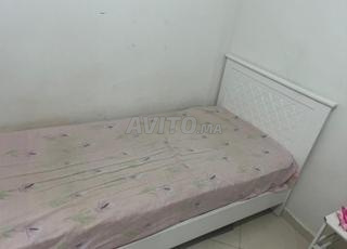 Lit a vendre avec matela 90/200