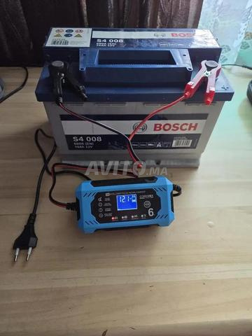 شارجور بطارية ذكي 12 فولط 6 أمبير فيه شاشة وحماية