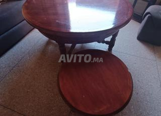 Table ronde avec 4 tables gigognes 