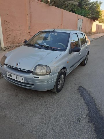 renault  clio 