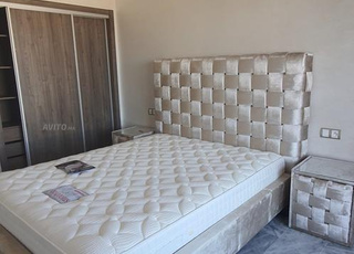 1 lit avec 2 tables de chevet YATSAN