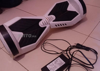 Hoverboard blanc,chargeur inclus ,prix négociable