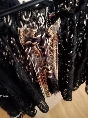 Tunique d'été tendance noire avec broderie dorée - 2