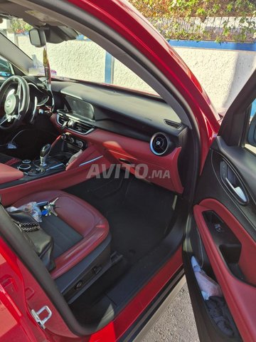 une alfa romeo stelvio en très bon etat 