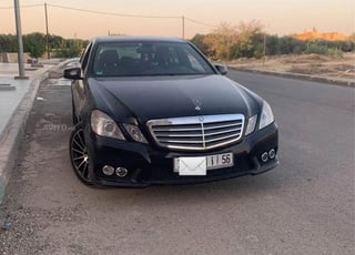 mercedes E250 bleu effeiciency