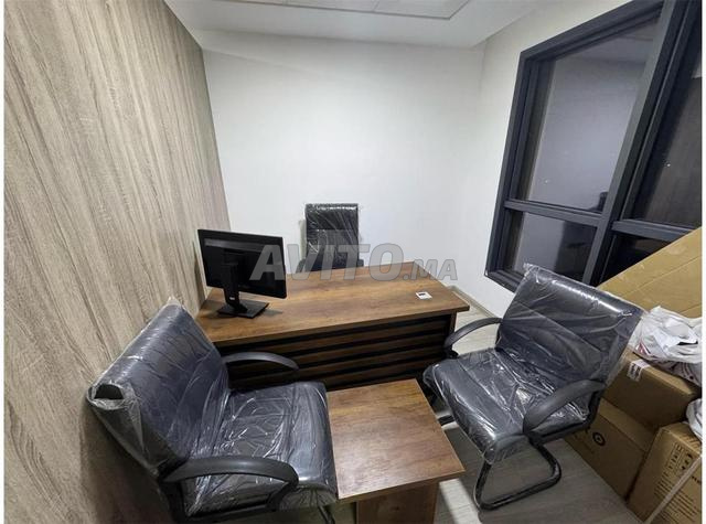 Equipment Des Bureaux Et Bureau Multipostés   