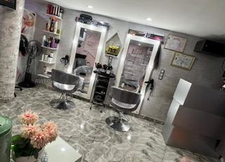 صالون للتجميل بجميع اللوازم